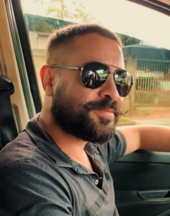 N2627008_Criança desOpediente recebe uma lição do seu pai_part2.