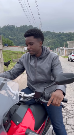 N2520013_Homem trocou sua moto por um celular falso_part2