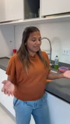 N2525003_Recebia 5 mil reais e gastava em um dia, no outro saia pra pedir comida na casa da mãe_part2