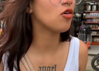 N2627033_Menina m1mada faz birra na mãe porque queria brinquedos novos_part2