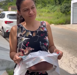 N2502002_Ela permitia que sua vizinha cozinhasse em casa, mas tinha que dar comida a ela_part2