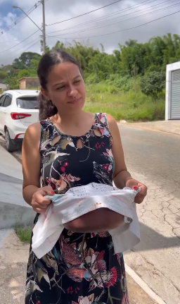 N2502002_Ela permitia que sua vizinha cozinhasse em casa, mas tinha que dar comida a ela_part2